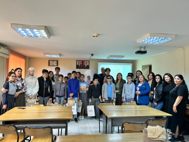 “Rəngləri hiss et!” – Görmə məhdudiyyətli uşaqlar üçün ilk taktil rəngləmə dəsti təqdim olundu